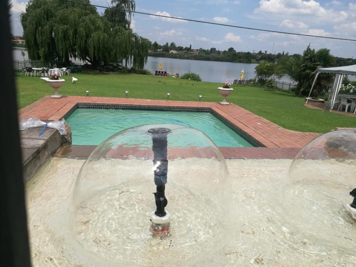 Brakpan Vliegveld The Lakehouse Guest House מראה חיצוני תמונה
