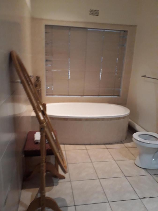 Brakpan Vliegveld The Lakehouse Guest House מראה חיצוני תמונה